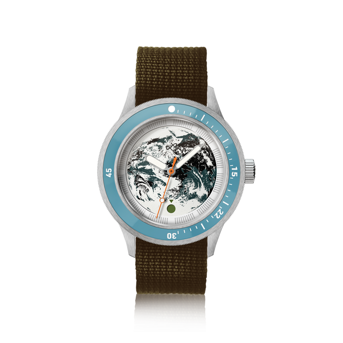 About Vintage Earthrise 2026 watch | Smiths Boutique