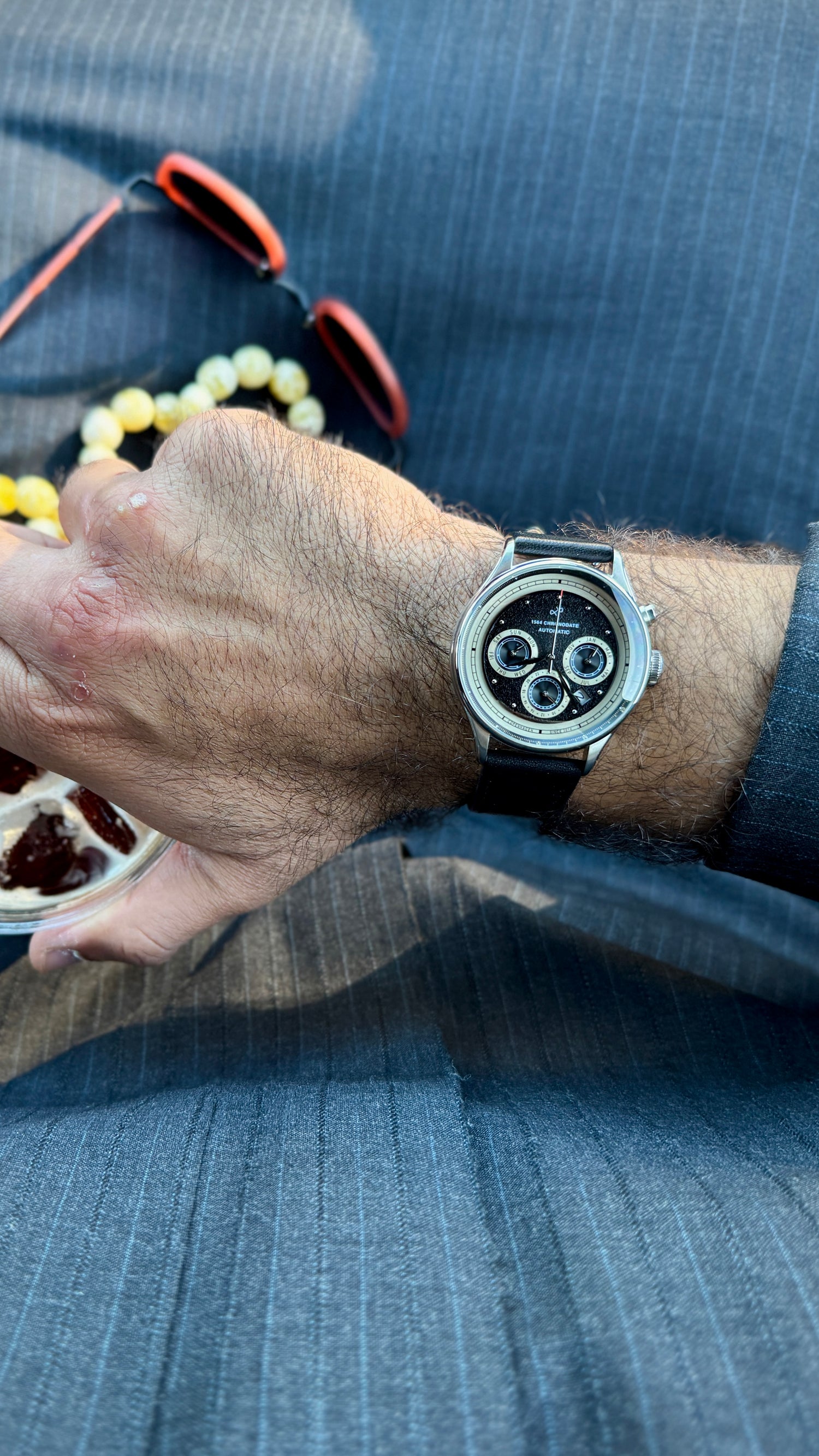 1564 كرونوديت - أسود