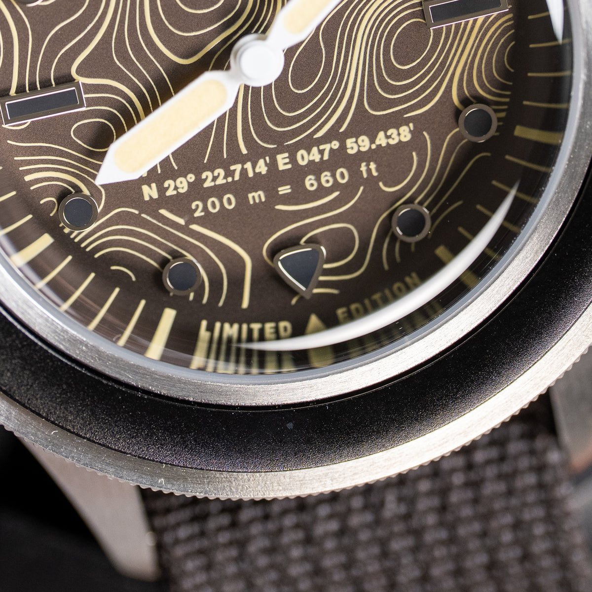 AV86 x STR Kashafa — dial close-up, sand-gold contour lines | Smiths Boutique