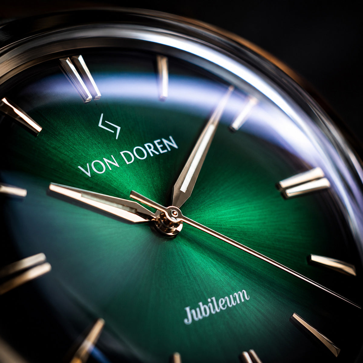 Von Doren Aksla Jubileum Emerald Green, Steel — dial detail