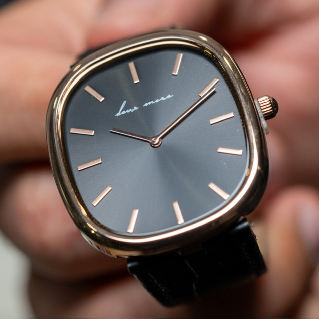 The Ellipse - Black Gold