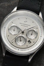 1564 Chronodate Automatic White — dial detail