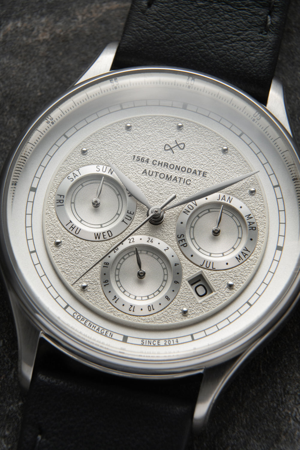 1564 Chronodate Automatic White — dial detail
