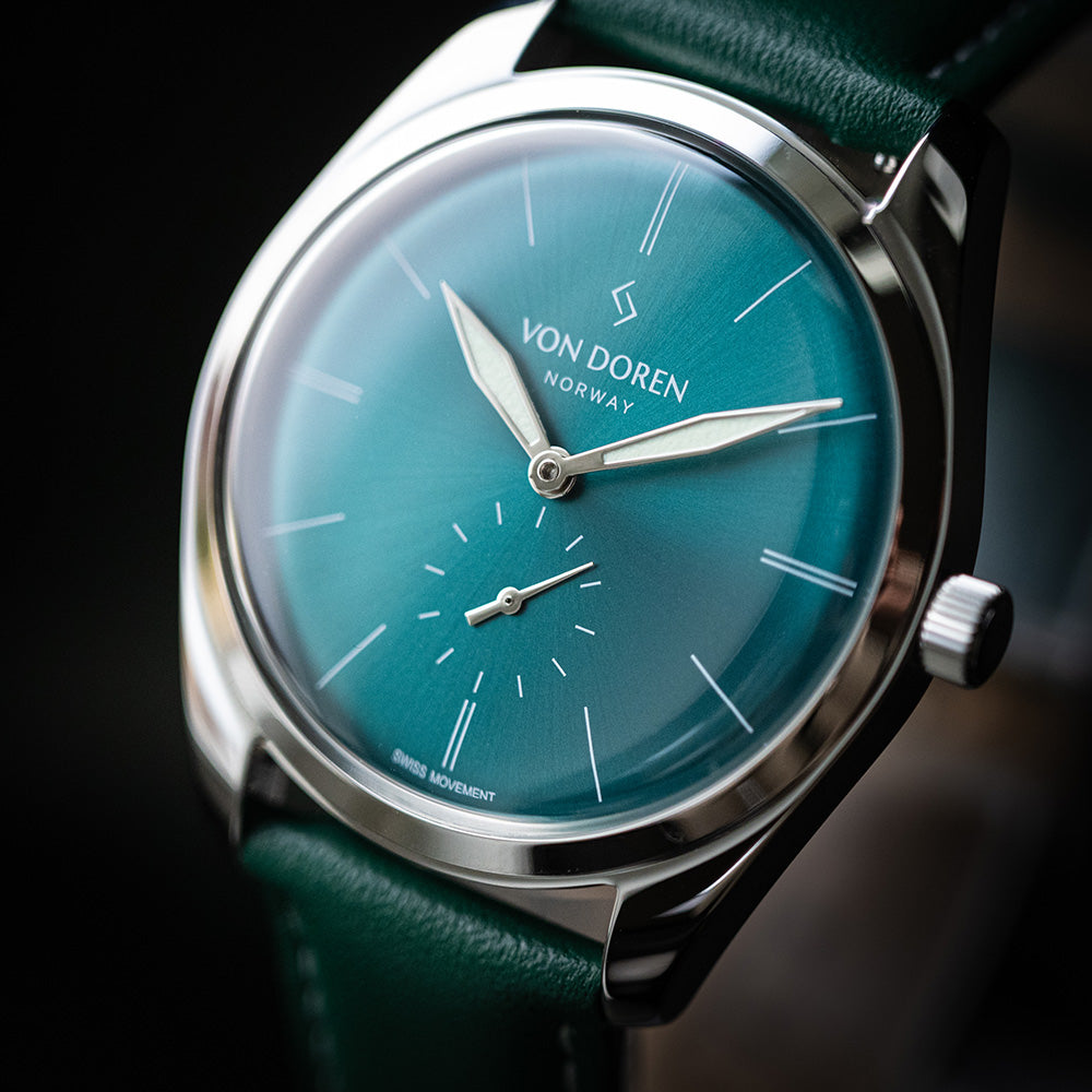 Runde Opal — front view with green leather strap