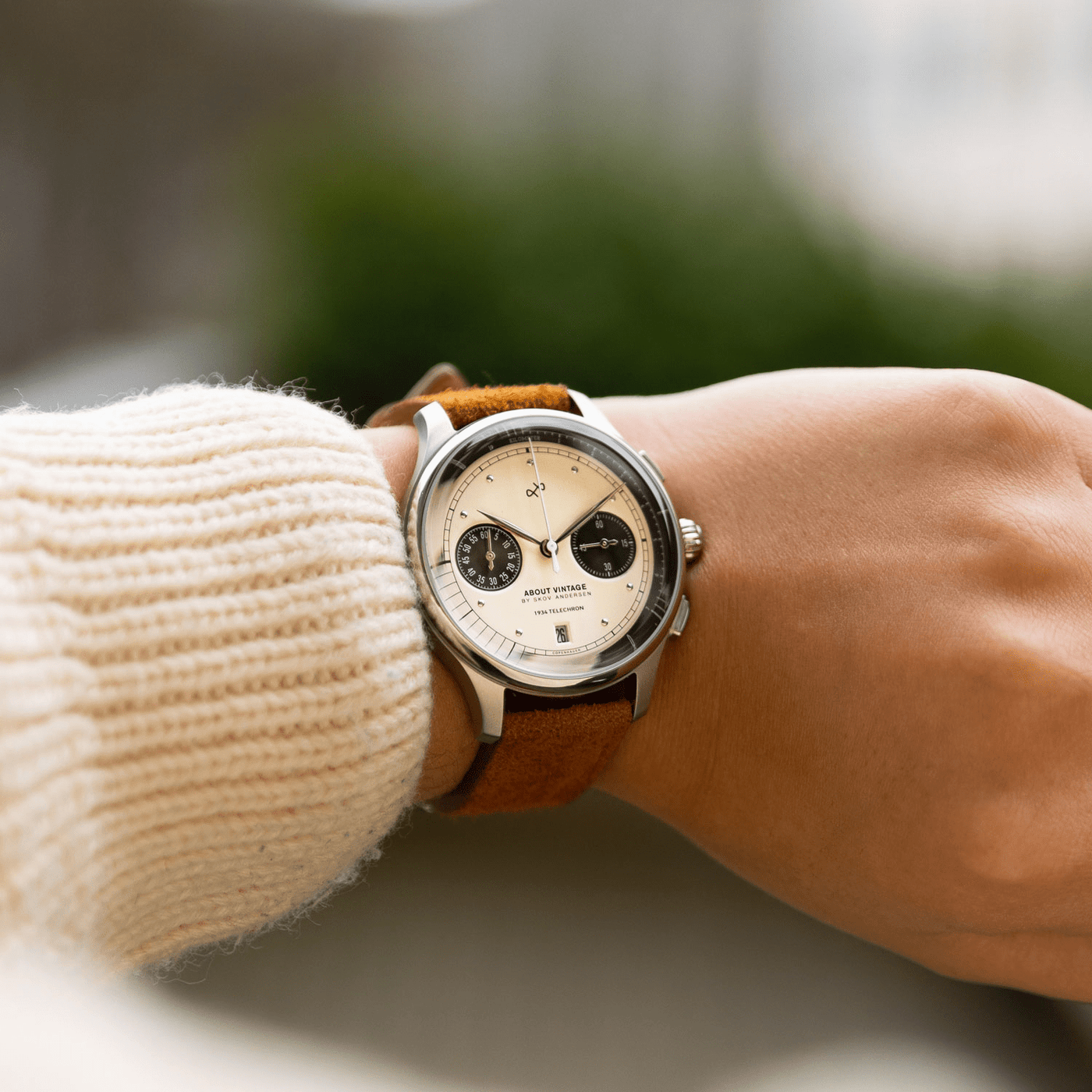 1934 - Telechron Off White Panda
