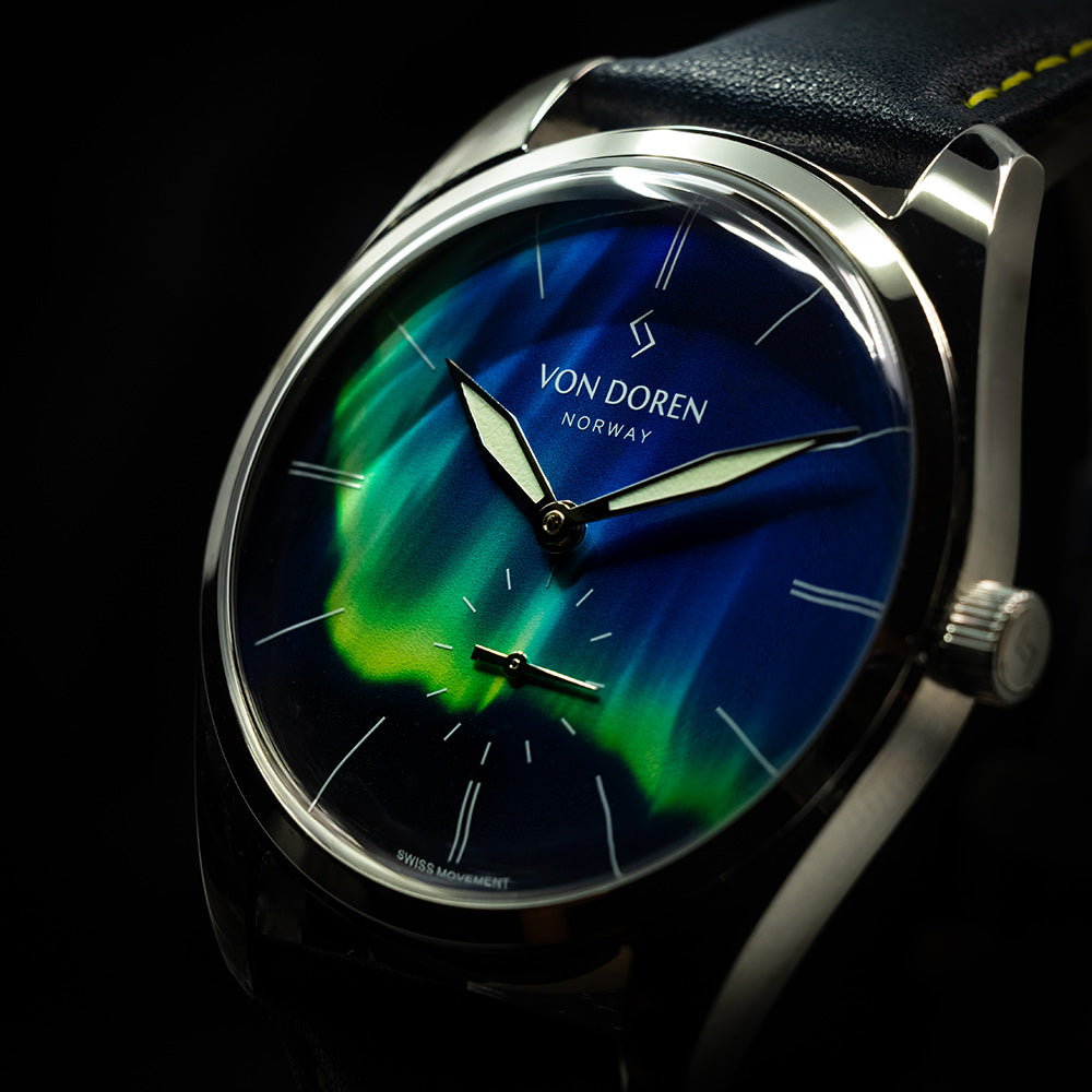 Runde Nordic Light — lume glow on aurora dial with stars