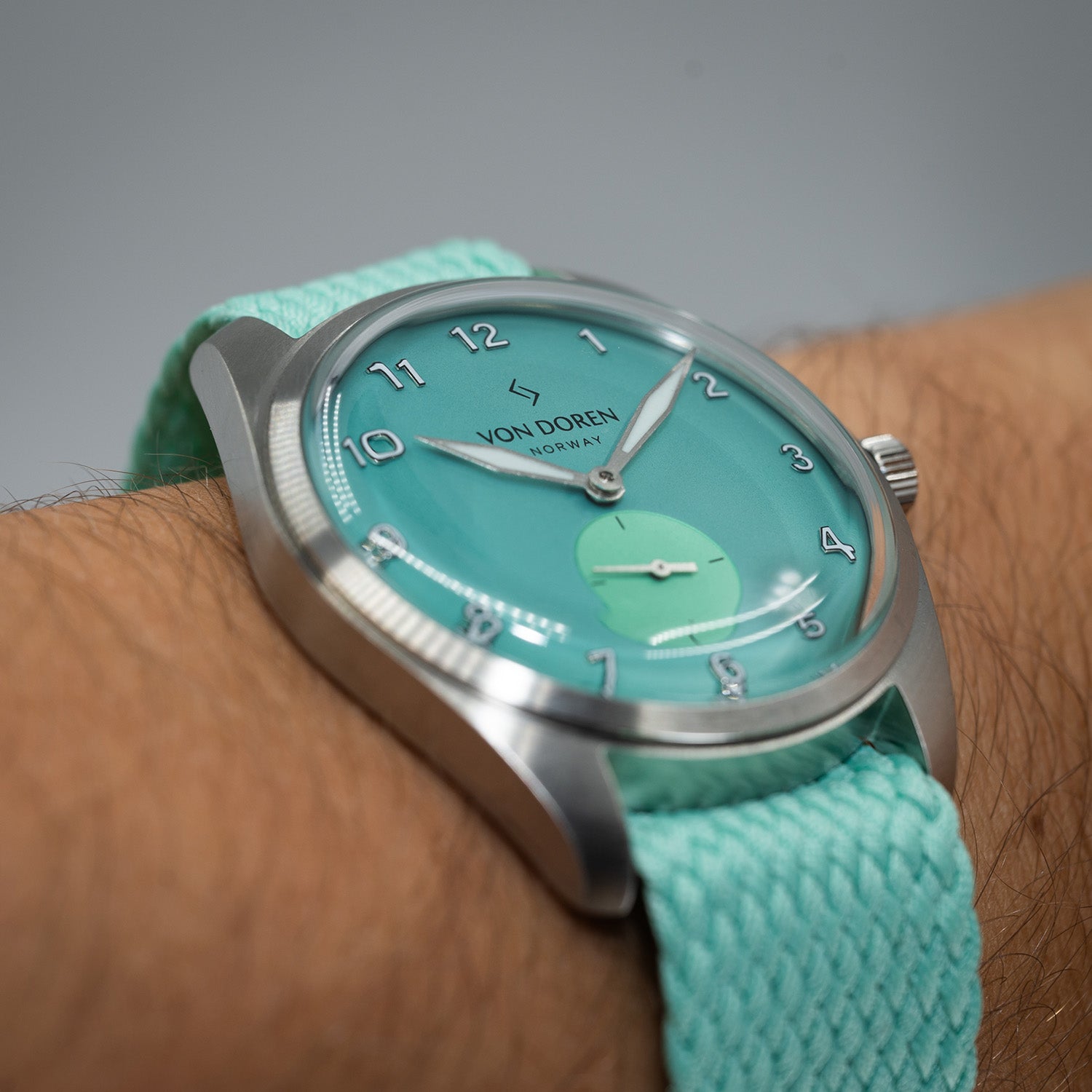 Runde Candy Mint — on the wrist