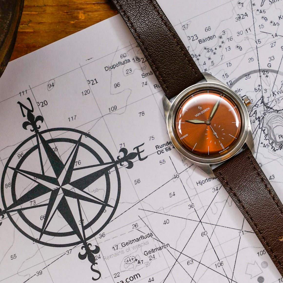 Runde Havana Brown — resting on a map