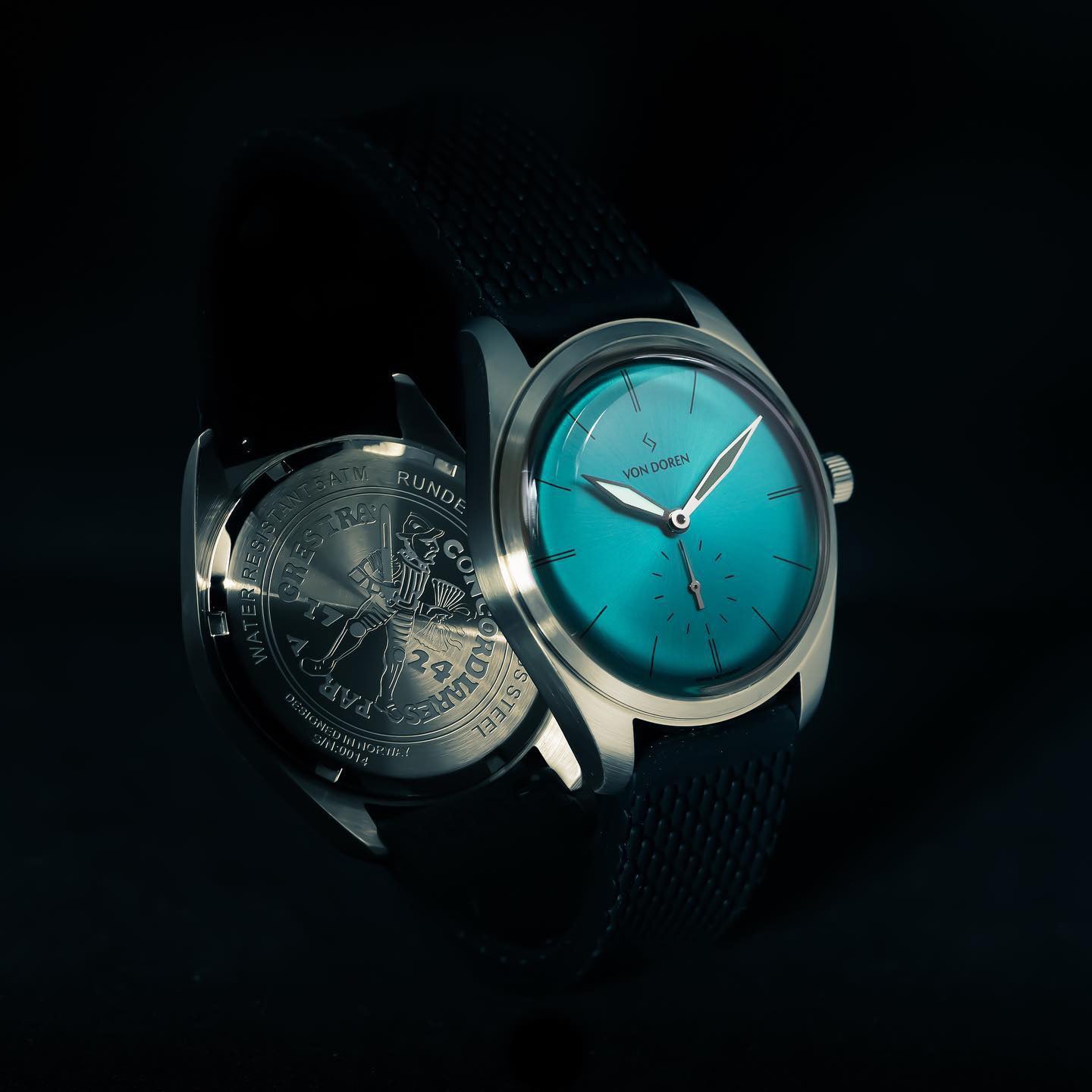 Runde Riva Blue — caseback reflection