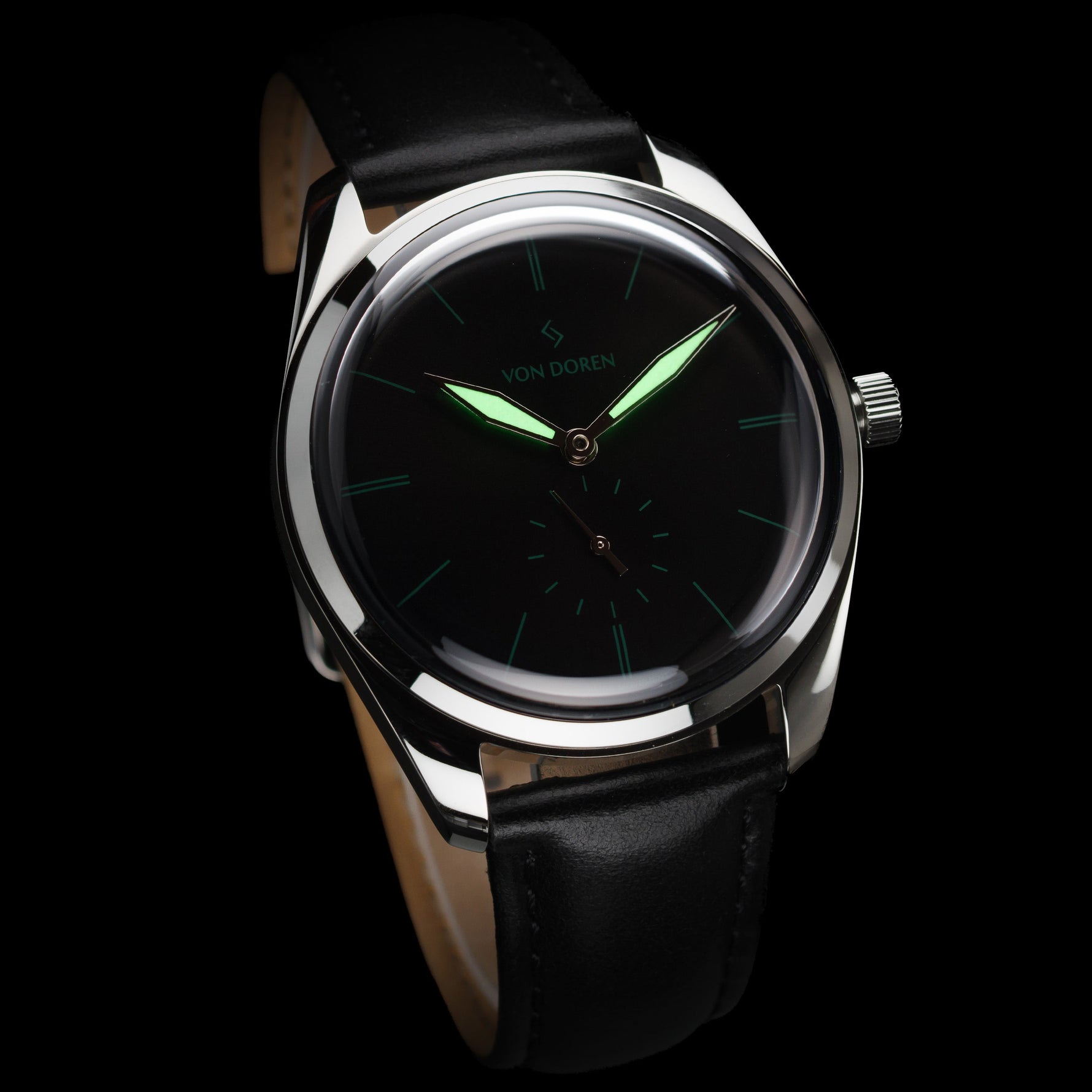 Runde Black Steel — lume glow in low light