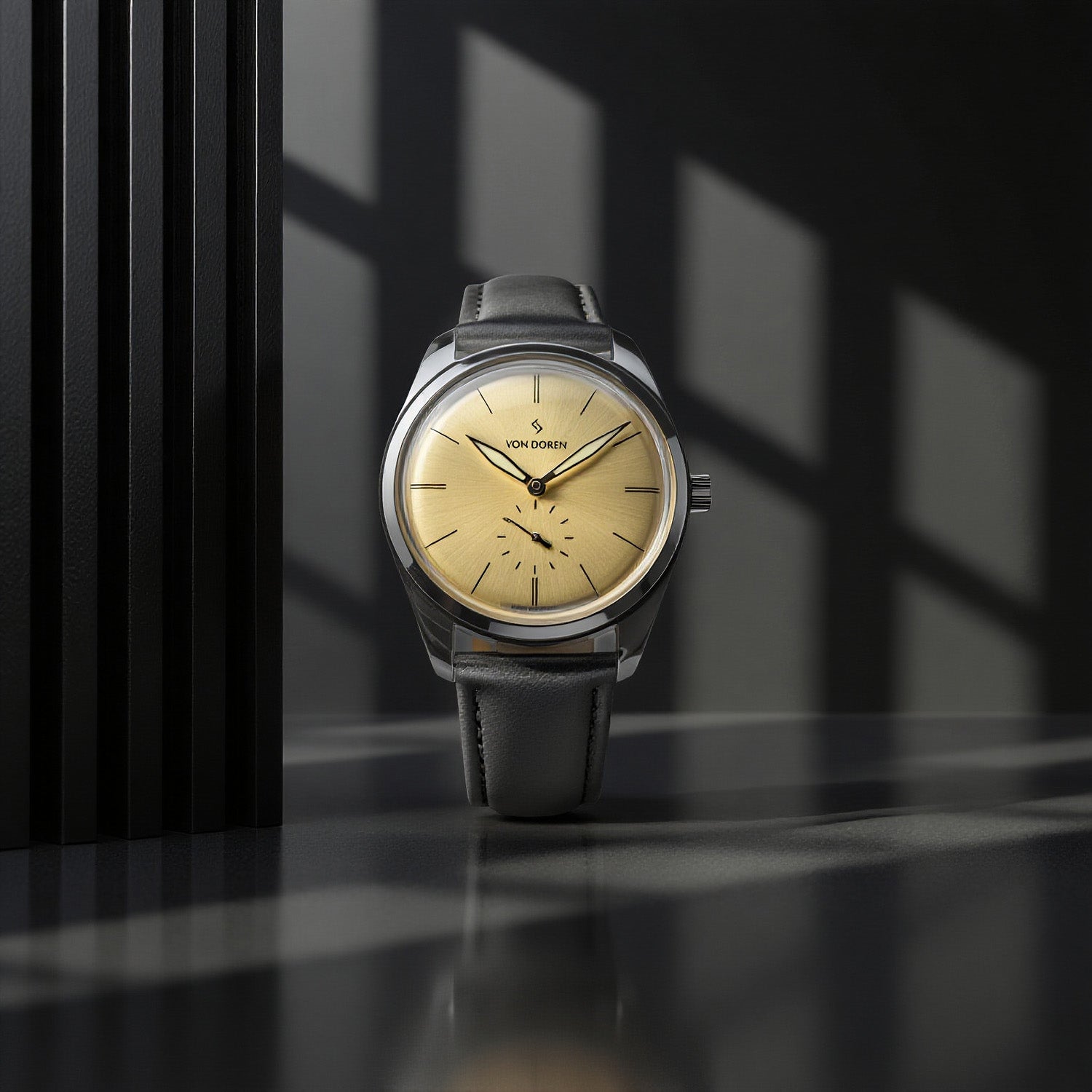 Runde Gold — wrist-side profile