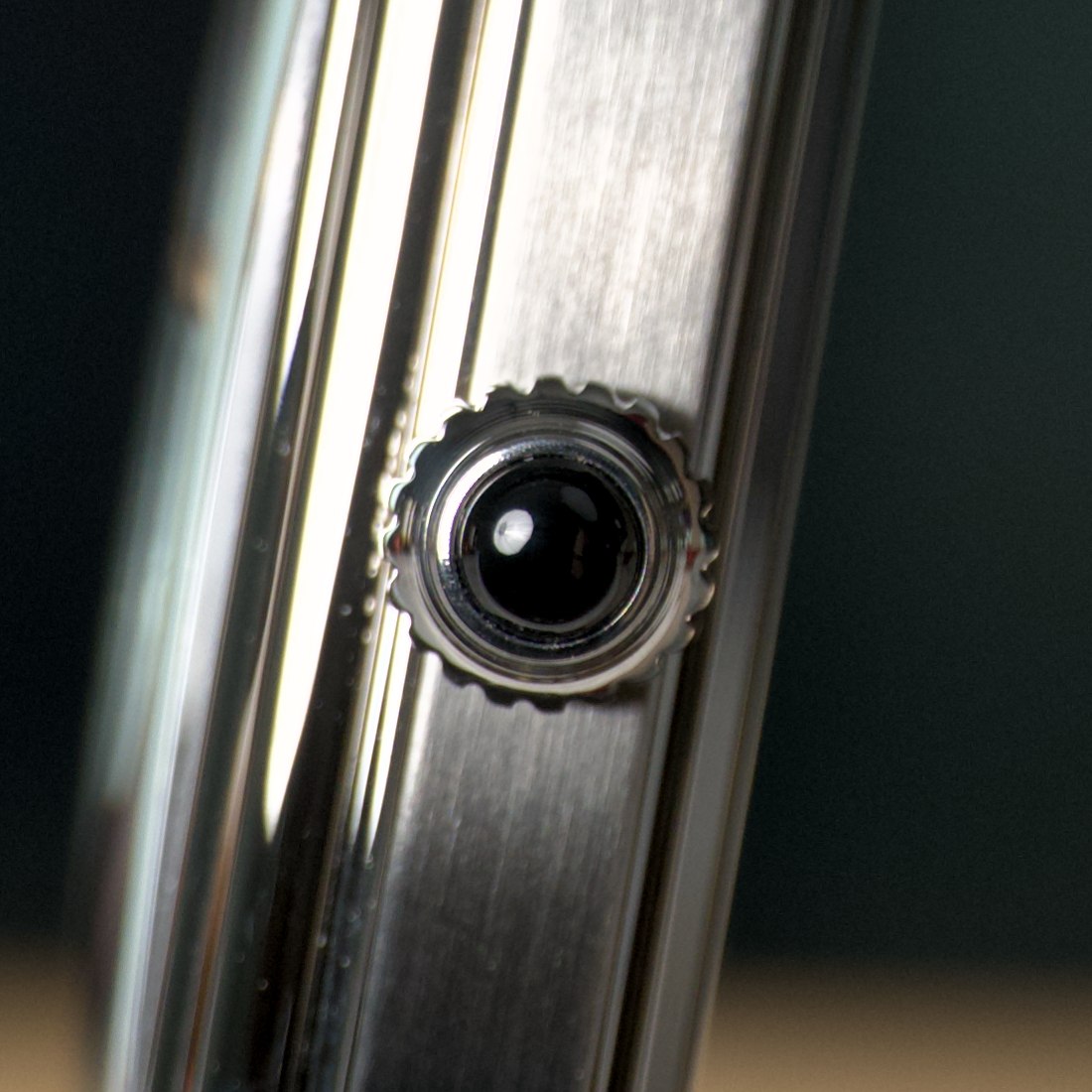Smiths x AV86 Raqeeqa — the dark cabochon at the crown, seen head-on against the brushed case flank